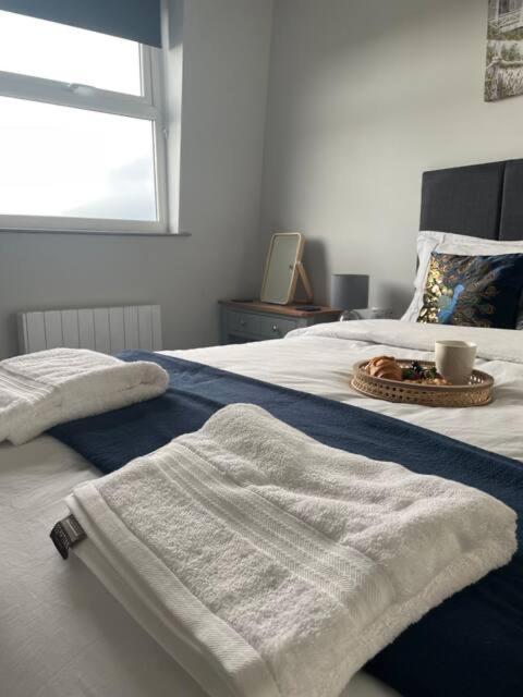 Spectacular 2 Bedroom Balcony Sea View Flat Scarborough Exterior photo