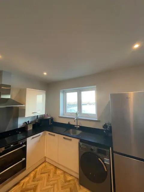 Spectacular 2 Bedroom Balcony Sea View Flat Scarborough Exterior photo