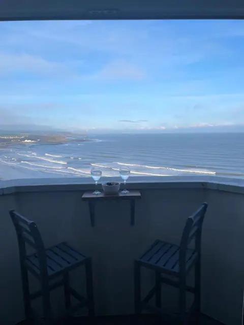 Spectacular 2 Bedroom Balcony Sea View Flat Scarborough Exterior photo