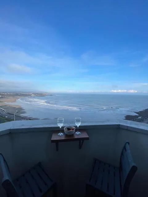 Spectacular 2 Bedroom Balcony Sea View Flat Scarborough Exterior photo